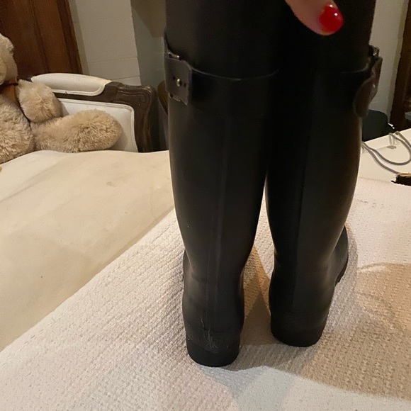 UGG RAIN BOOTS SIZE 6 - Picture 3 of 6